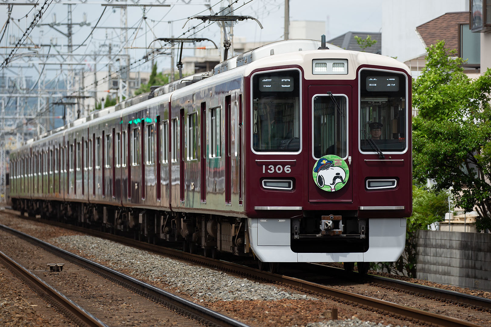 阪急　スヌーピー＆フレンズ号　京都線（総持寺の近く）_a0003166_00131462.jpg