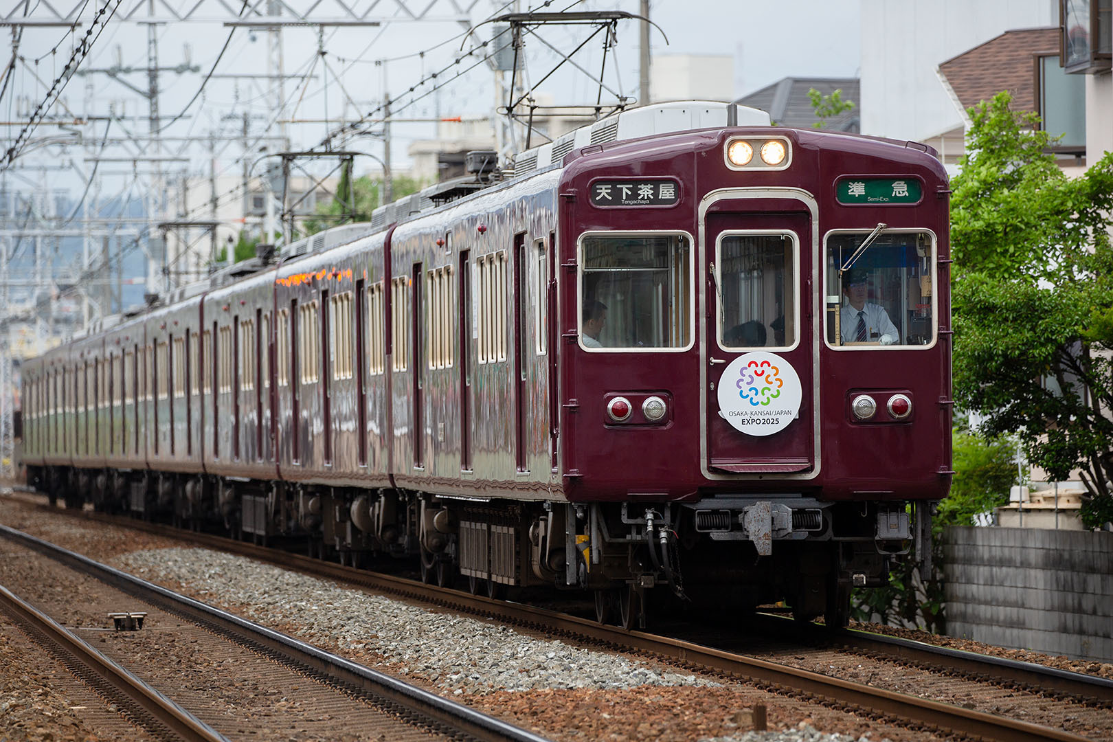 阪急　スヌーピー＆フレンズ号　京都線（総持寺の近く）_a0003166_00175603.jpg