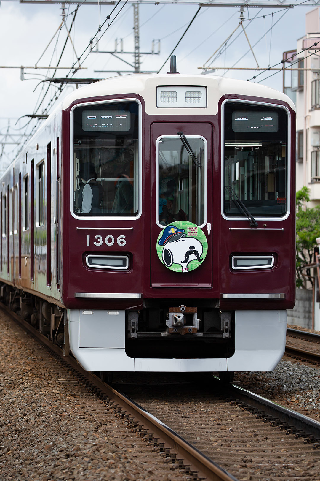 阪急　スヌーピー＆フレンズ号　京都線（総持寺の近く）_a0003166_00175699.jpg