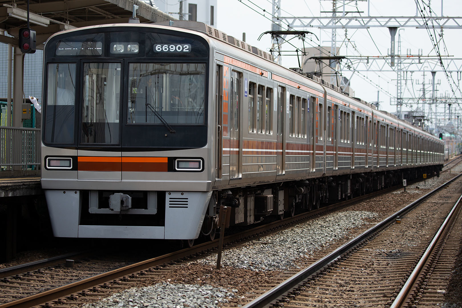阪急　スヌーピー＆フレンズ号　京都線（総持寺の近く）_a0003166_00175793.jpg