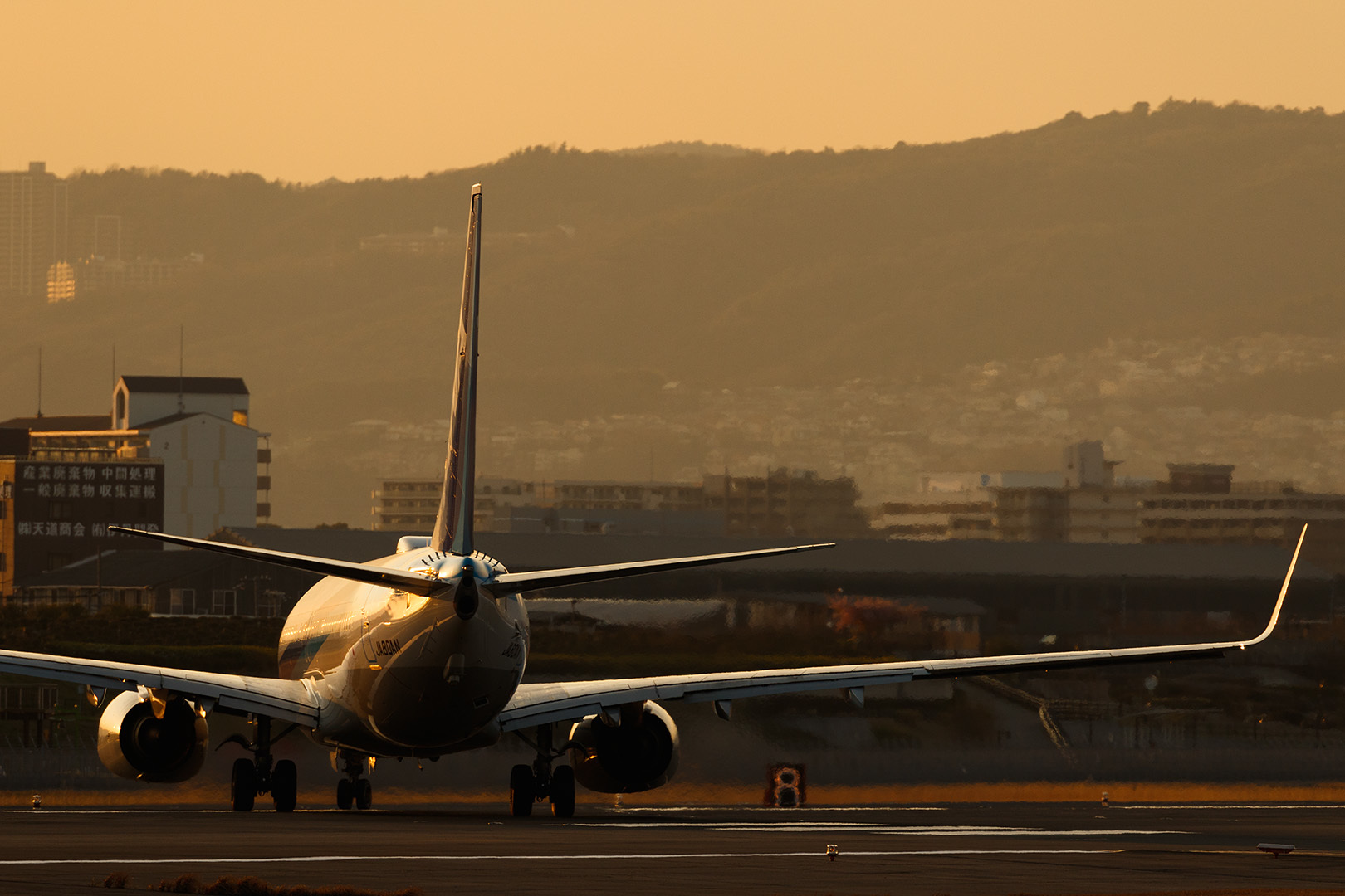夕焼け、飛行機（伊丹空港、千里川）_a0003166_00370605.jpg