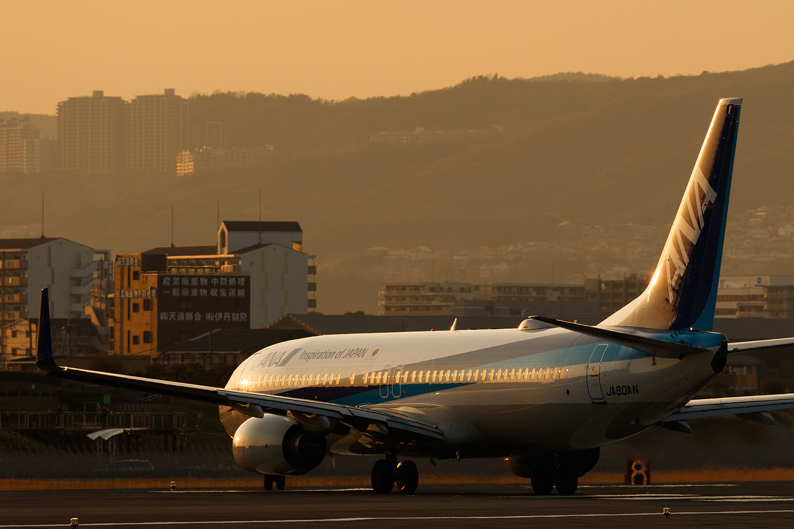夕焼け、飛行機（伊丹空港、千里川）_a0003166_00372298.jpg