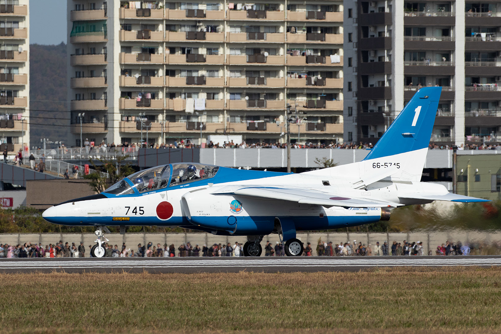 岐阜基地航空祭 ブルーインパルス_a0003166_00464993.jpg