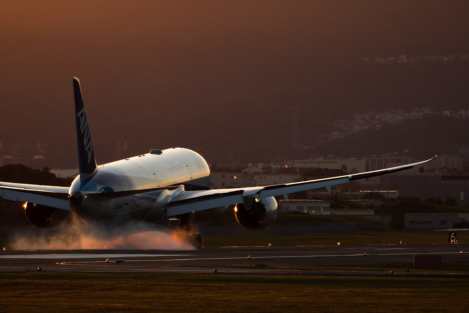 飛行機 夕焼け（伊丹空港 千里川）_a0003166_00513798.jpg