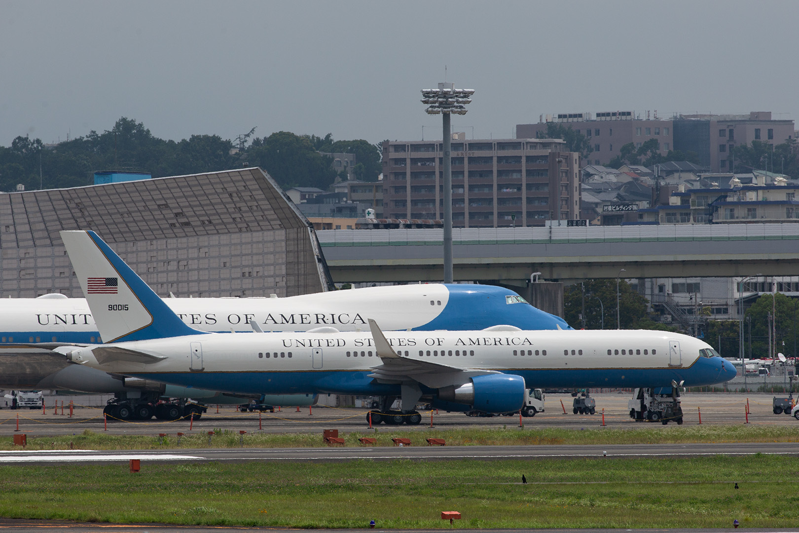 アメリカ空軍 VC-25、C-32A （伊丹空港 猪名川堤防）_a0003166_00522841.jpg