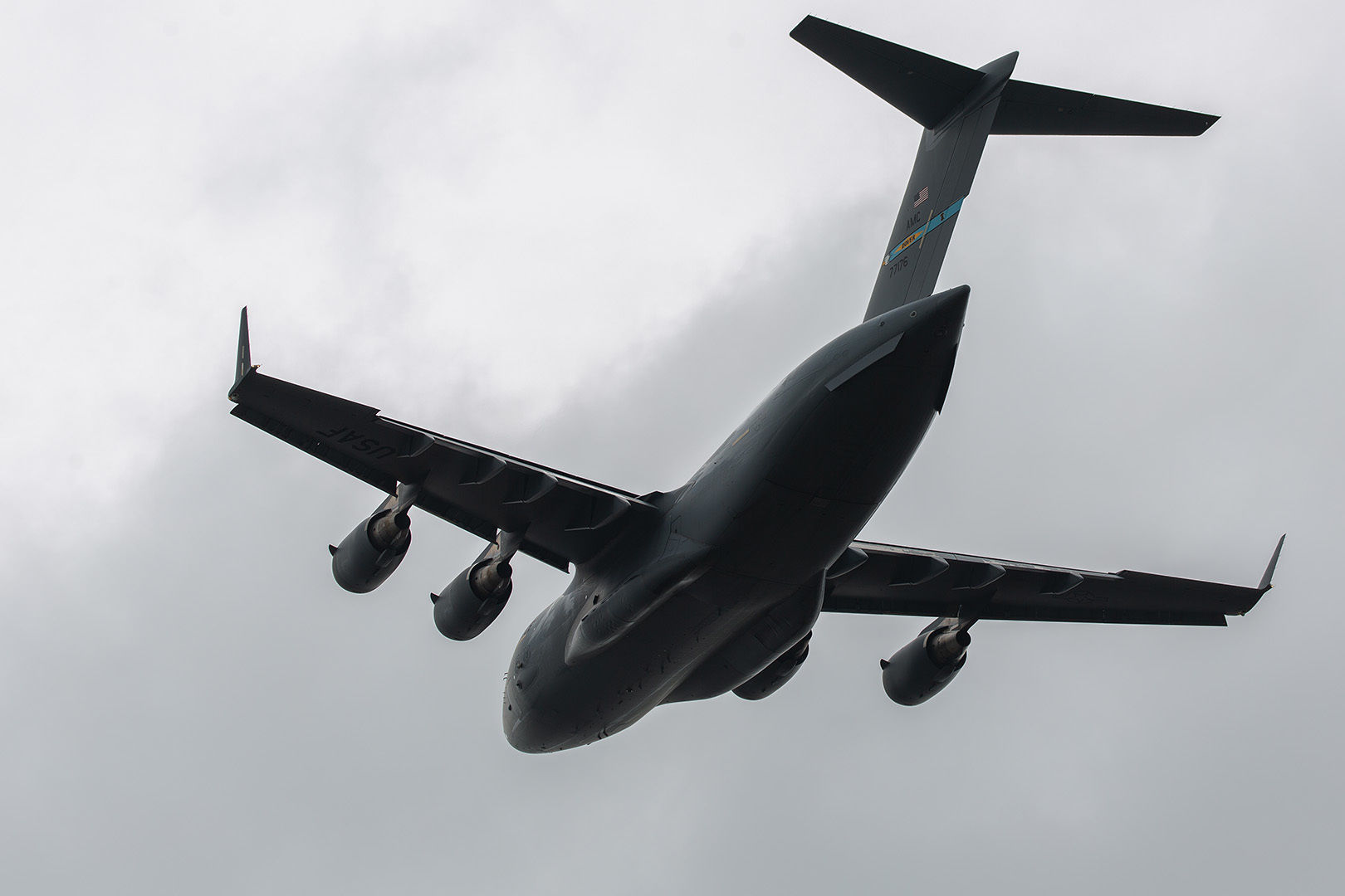 アメリカ空軍 C-17 グローブマスターIII （伊丹空港 千里川土手）_a0003166_01005854.jpg