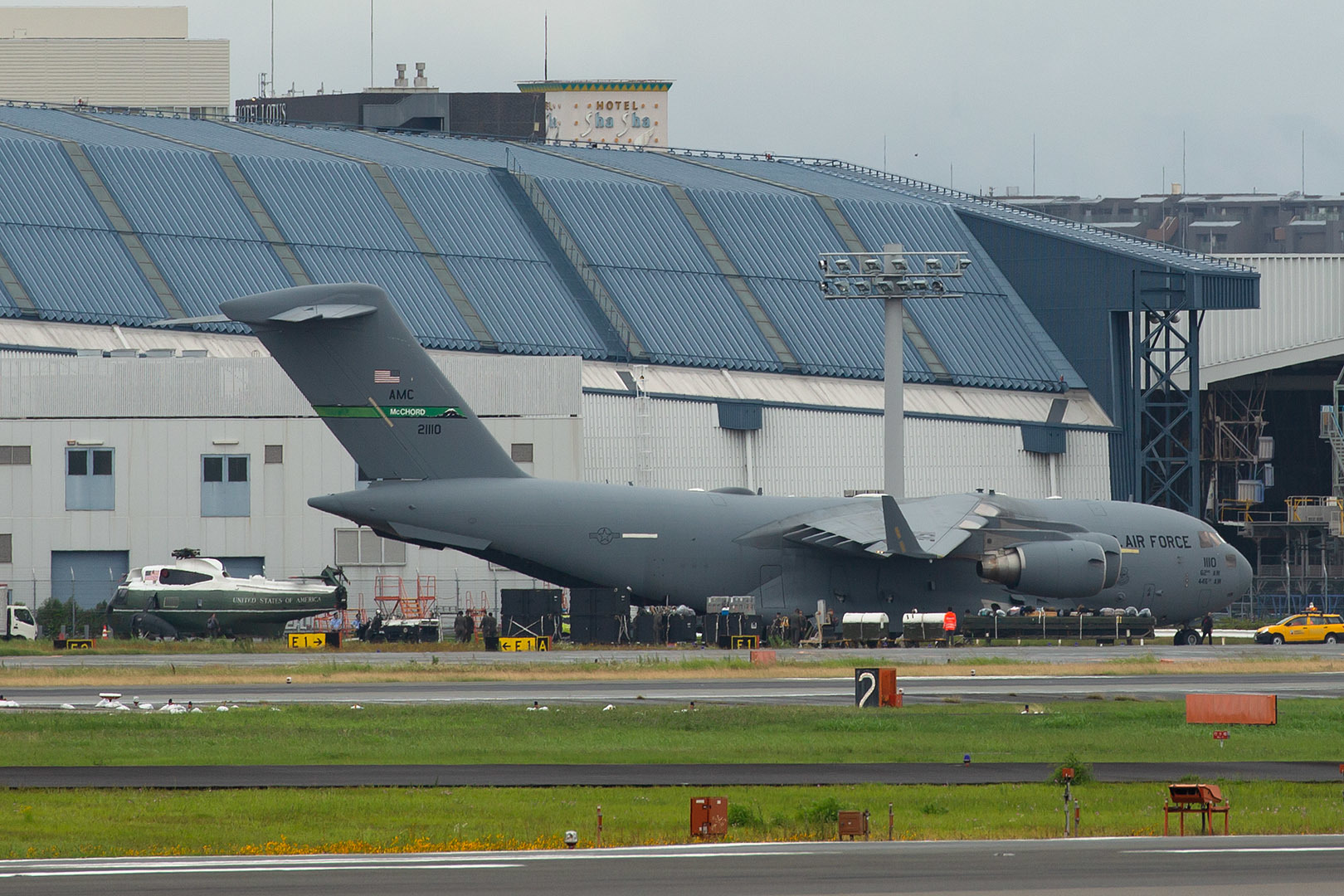アメリカ空軍 C-17 グローブマスターIII （伊丹空港 千里川土手）_a0003166_01005952.jpg