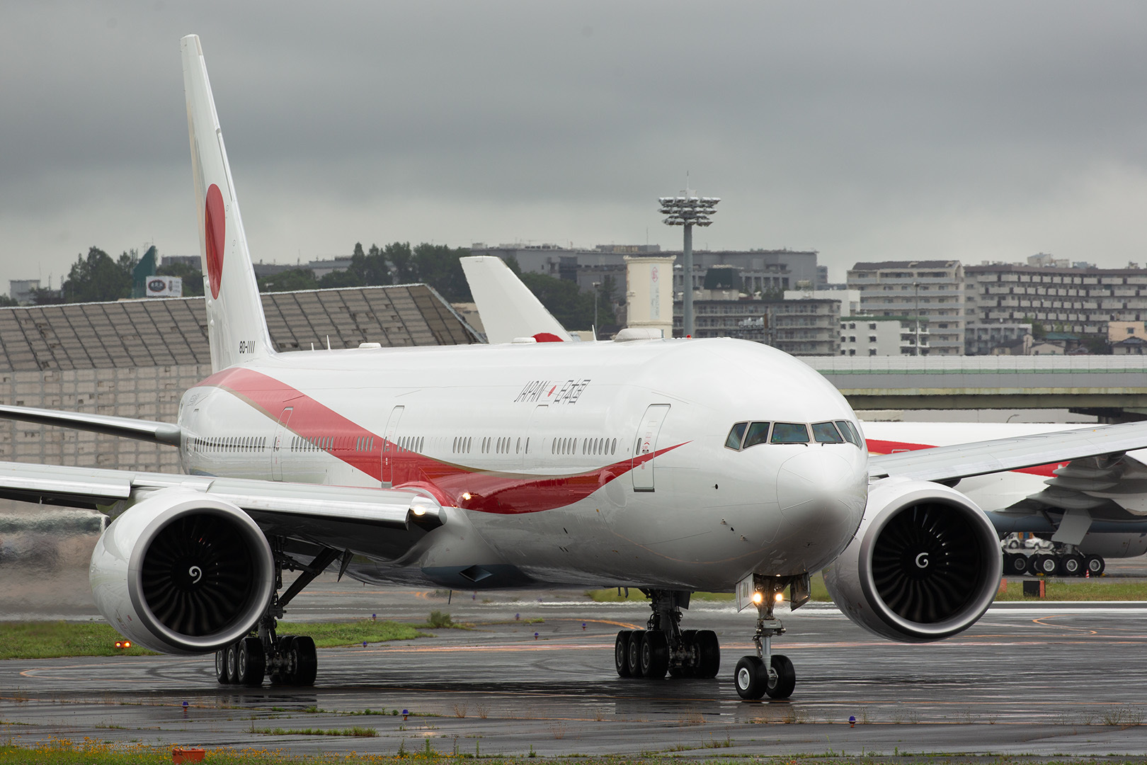政府専用機 その２（伊丹空港 猪名川土手）_a0003166_01113219.jpg