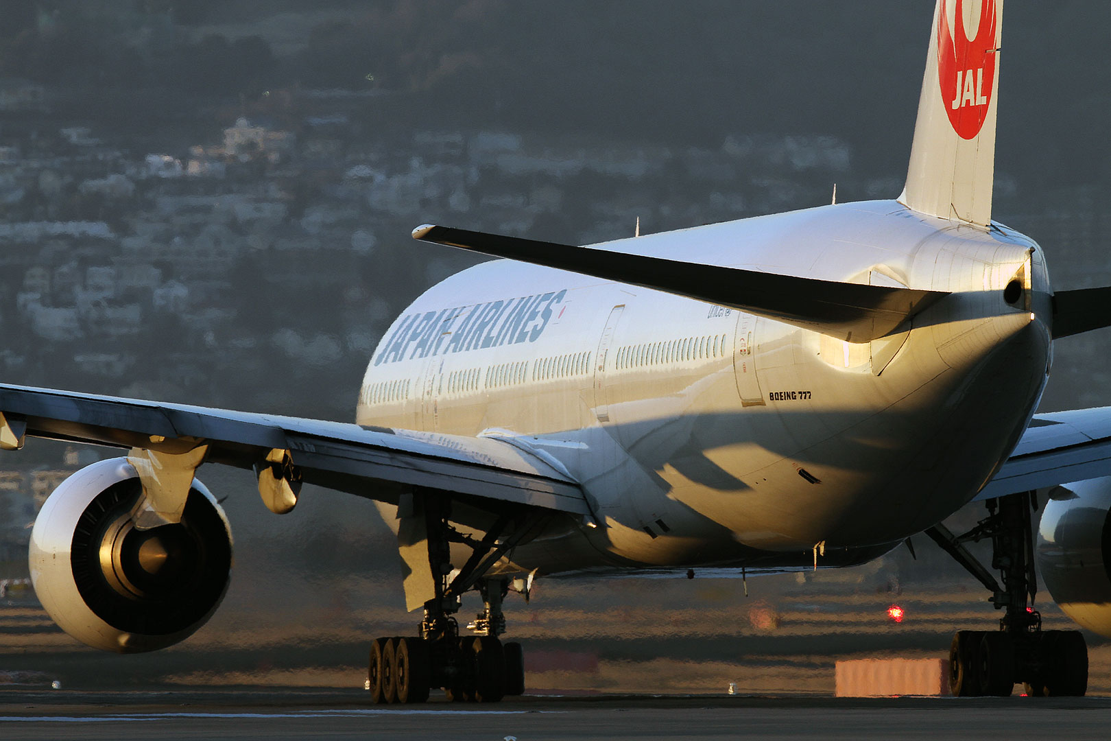 Ｂ７７７　（伊丹空港、千里川）_a0003166_0163035.jpg