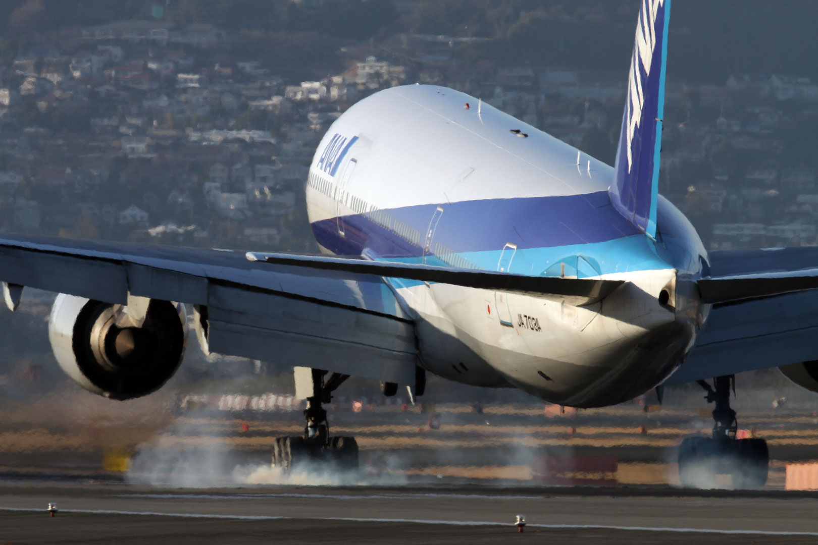 Ｂ７７７　（伊丹空港、千里川）_a0003166_016870.jpg