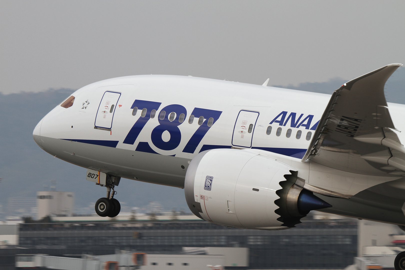 ボーイング７８７　（スカイランドＨＡＲＡＤＡ駐車場など）_a0003166_0202254.jpg