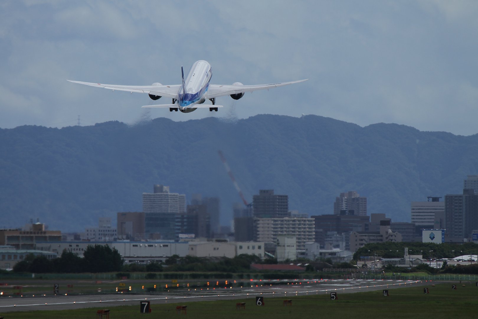 Ｂ７８７　（伊丹空港　猪名川堤防）_a0003166_0215920.jpg