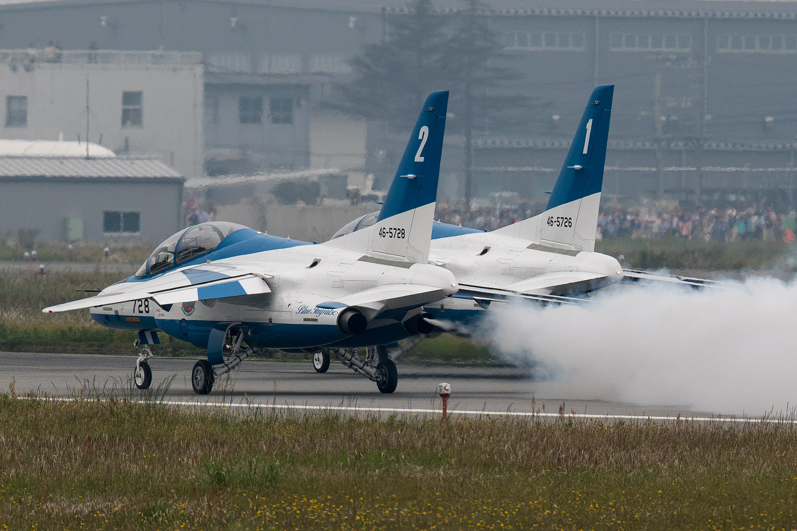 着陸 （米子 ブルーインパルス）_a0003166_0242536.jpg