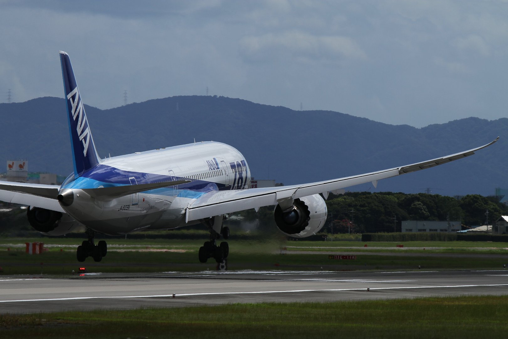 Ｂ７８７　（伊丹空港　猪名川堤防）_a0003166_033722.jpg