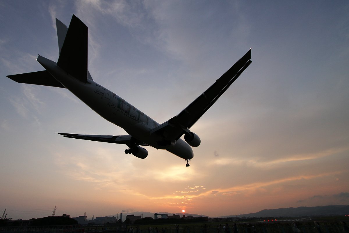 飛行機　（千里川　夕方）_a0003166_034092.jpg