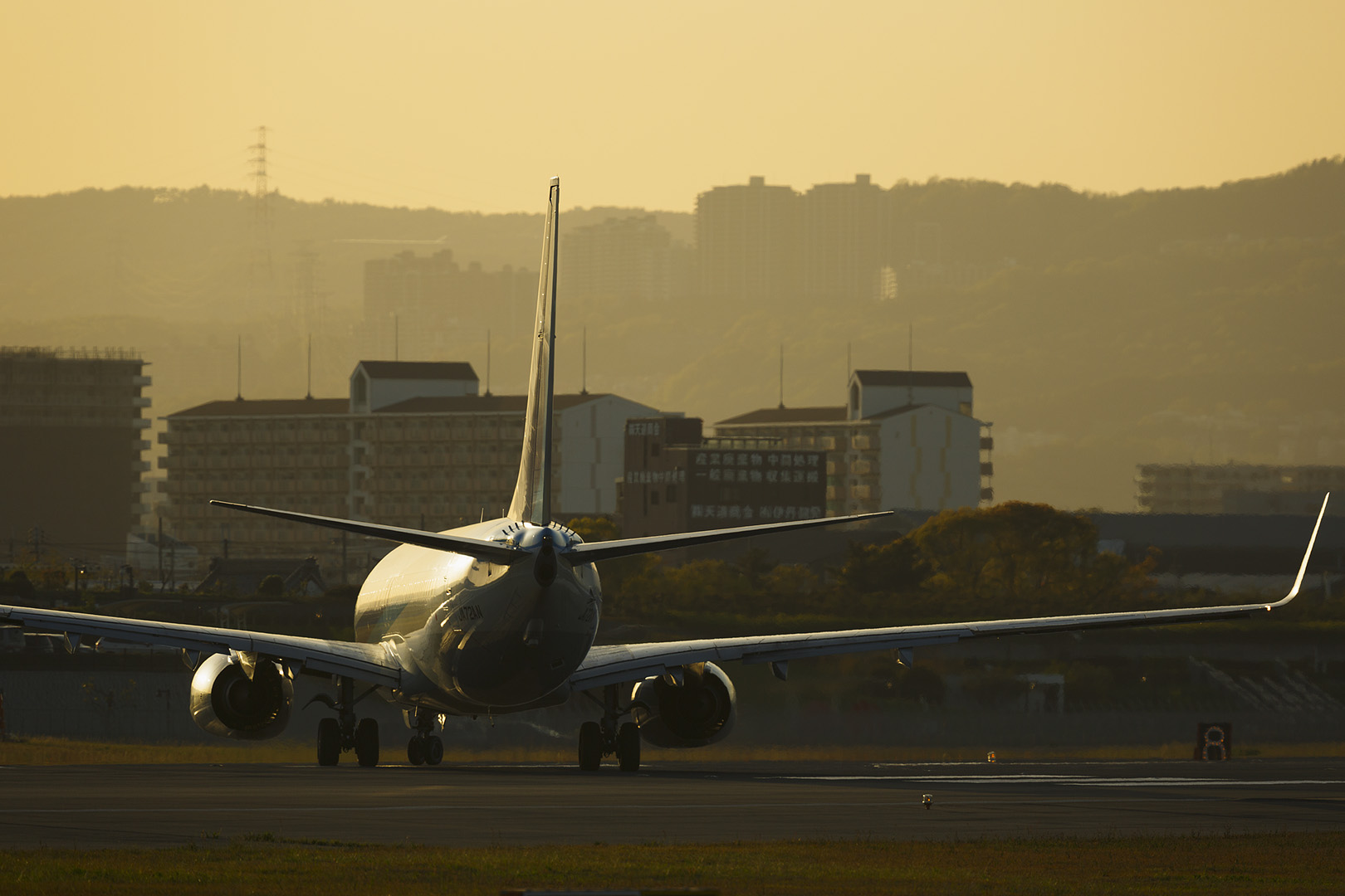 飛行機　夕焼け （伊丹空港 千里川）_a0003166_034189.jpg