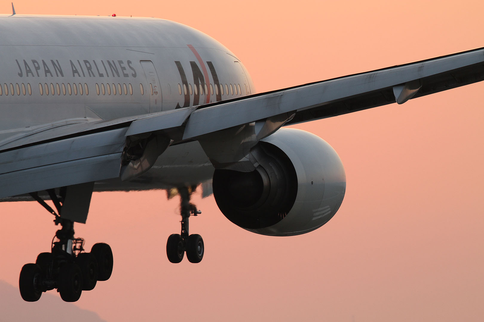 飛行機 （Ｂ７７７等　大阪空港、千里川）_a0003166_0362446.jpg