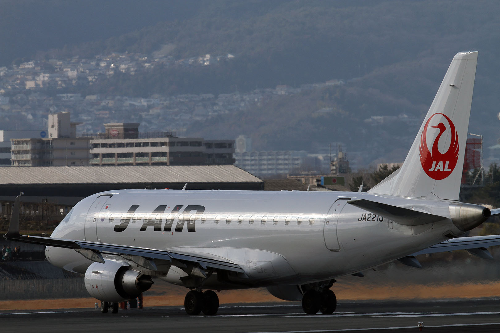 Ｅ１７０、Ｂ７６７　（伊丹空港、千里川）_a0003166_0391523.jpg