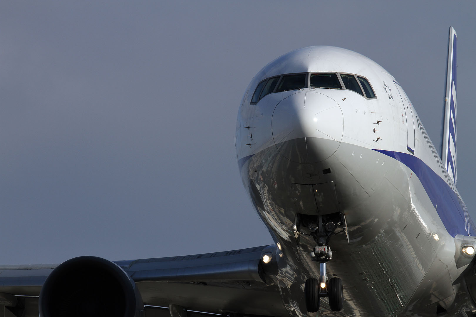 Ｅ１７０、Ｂ７６７　（伊丹空港、千里川）_a0003166_0391820.jpg