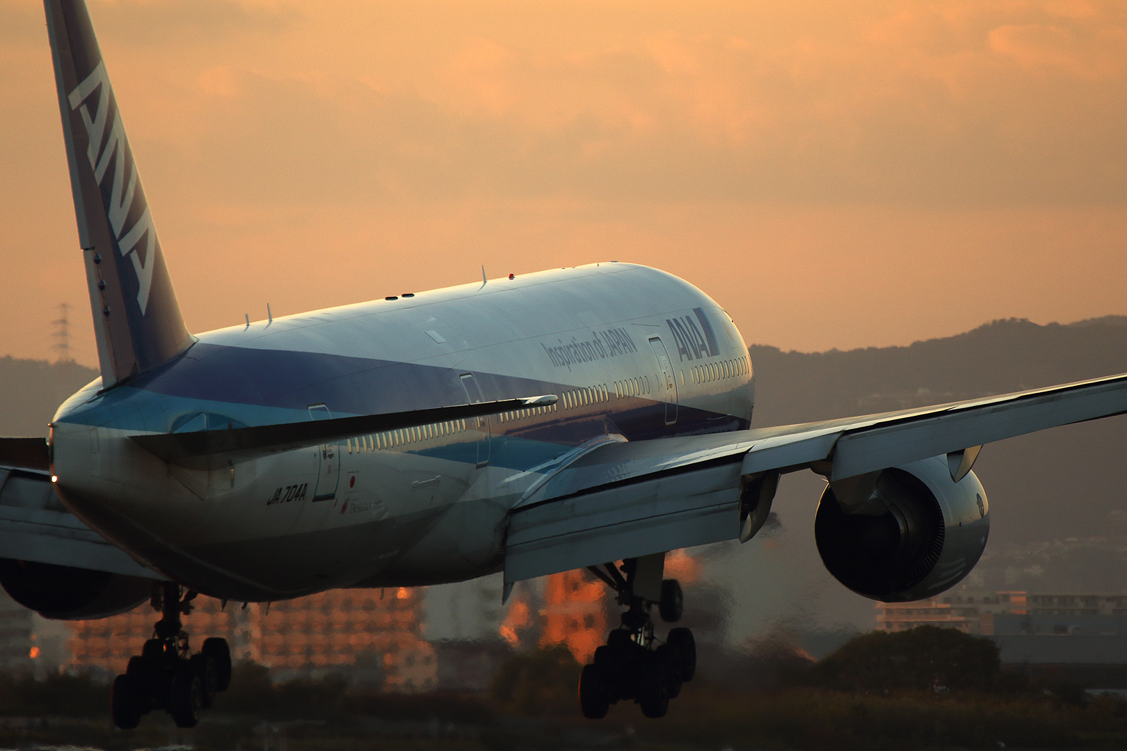飛行機　夕焼け （伊丹空港 千里川）_a0003166_0421367.jpg