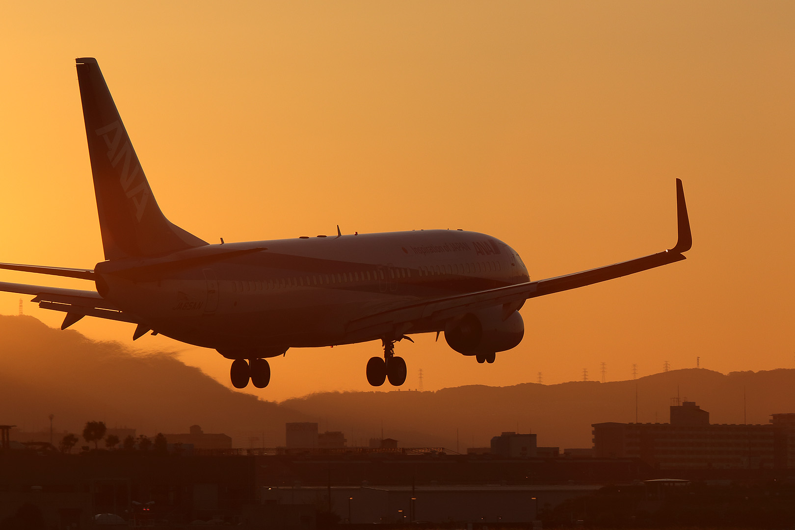 夕焼け （伊丹空港、千里川、５月３日）_a0003166_0431669.jpg