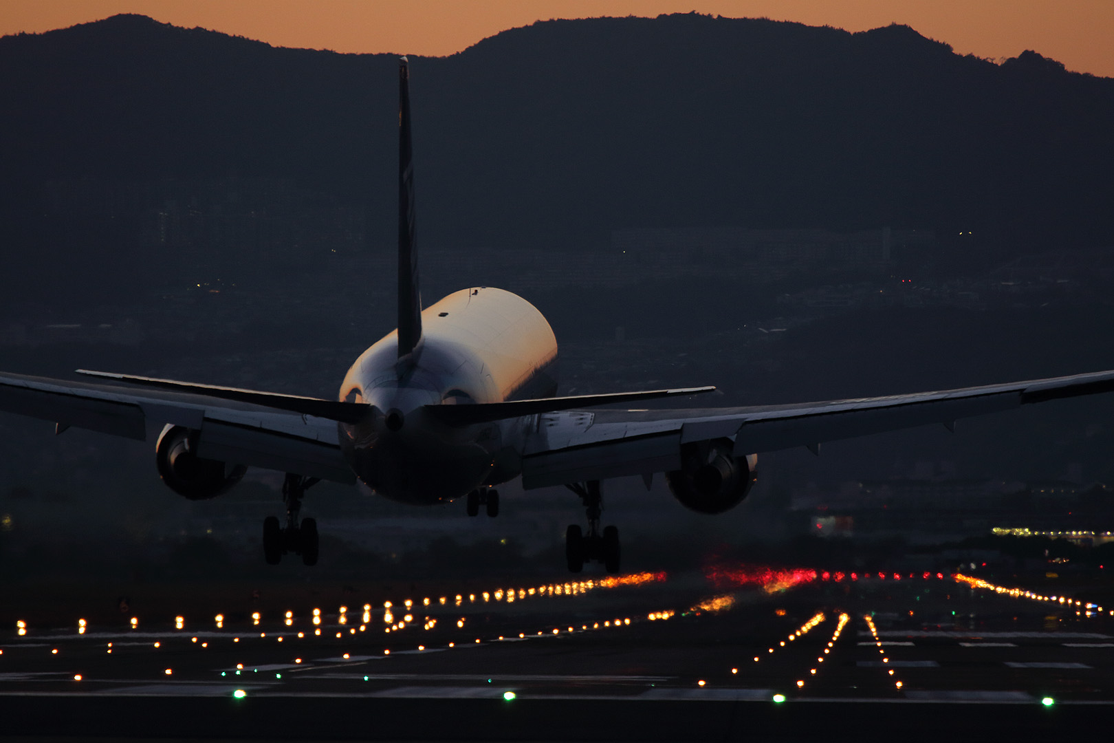 夕焼け （伊丹空港、千里川、５月３日）_a0003166_0432696.jpg