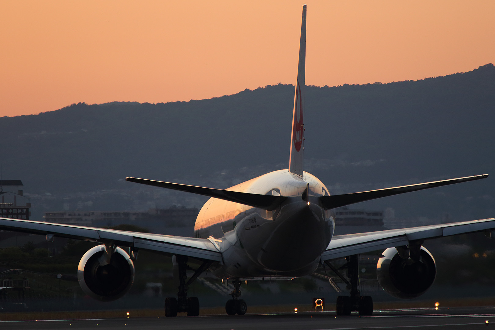 夕焼け （伊丹空港、千里川、５月３日）_a0003166_043684.jpg