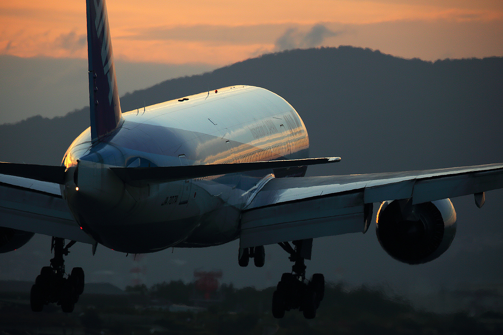 飛行機　夕焼け （伊丹空港 千里川）_a0003166_0461576.jpg