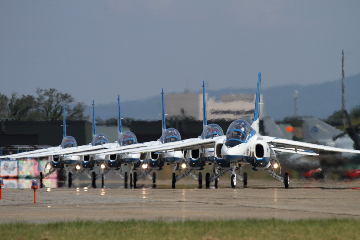 ブルーインパルス 地上展示、タキシング （小松基地航空祭）_a0003166_0465983.jpg
