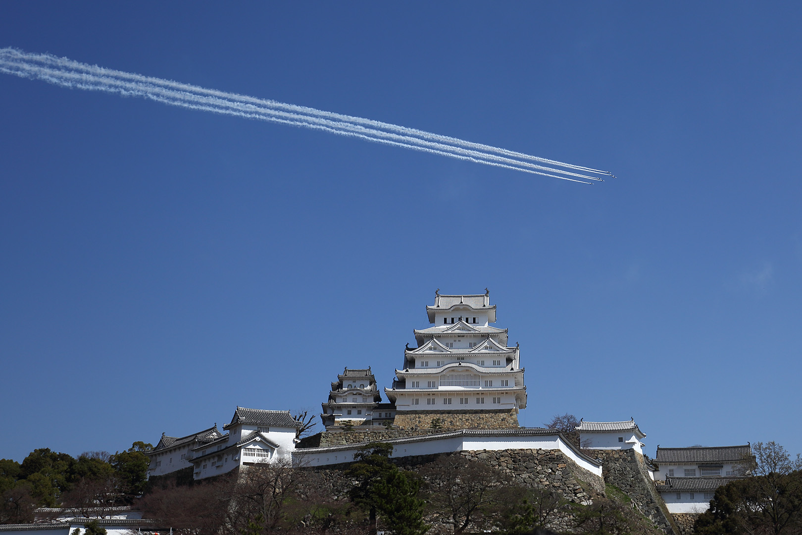 姫路城　ブルーインパルス祝賀飛行_a0003166_051181.jpg