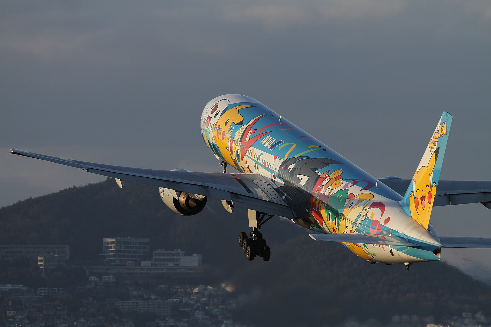 Ｅ１７０、Ｂ７６７　（伊丹空港、千里川）_a0003166_0541340.jpg