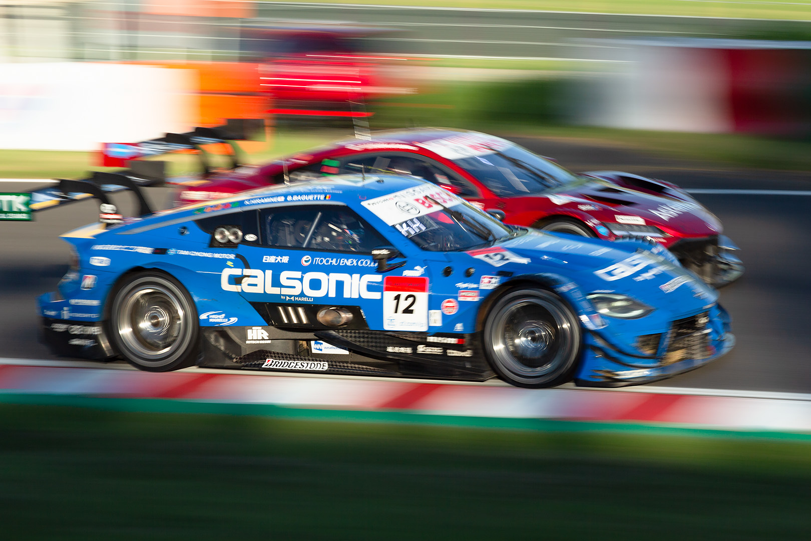 カルソニック IMPUL Z 平峯が、Astemo NSX-GT 塚越を抜くところ（スーパーGT第5戦鈴鹿）_a0003166_09163680.jpg