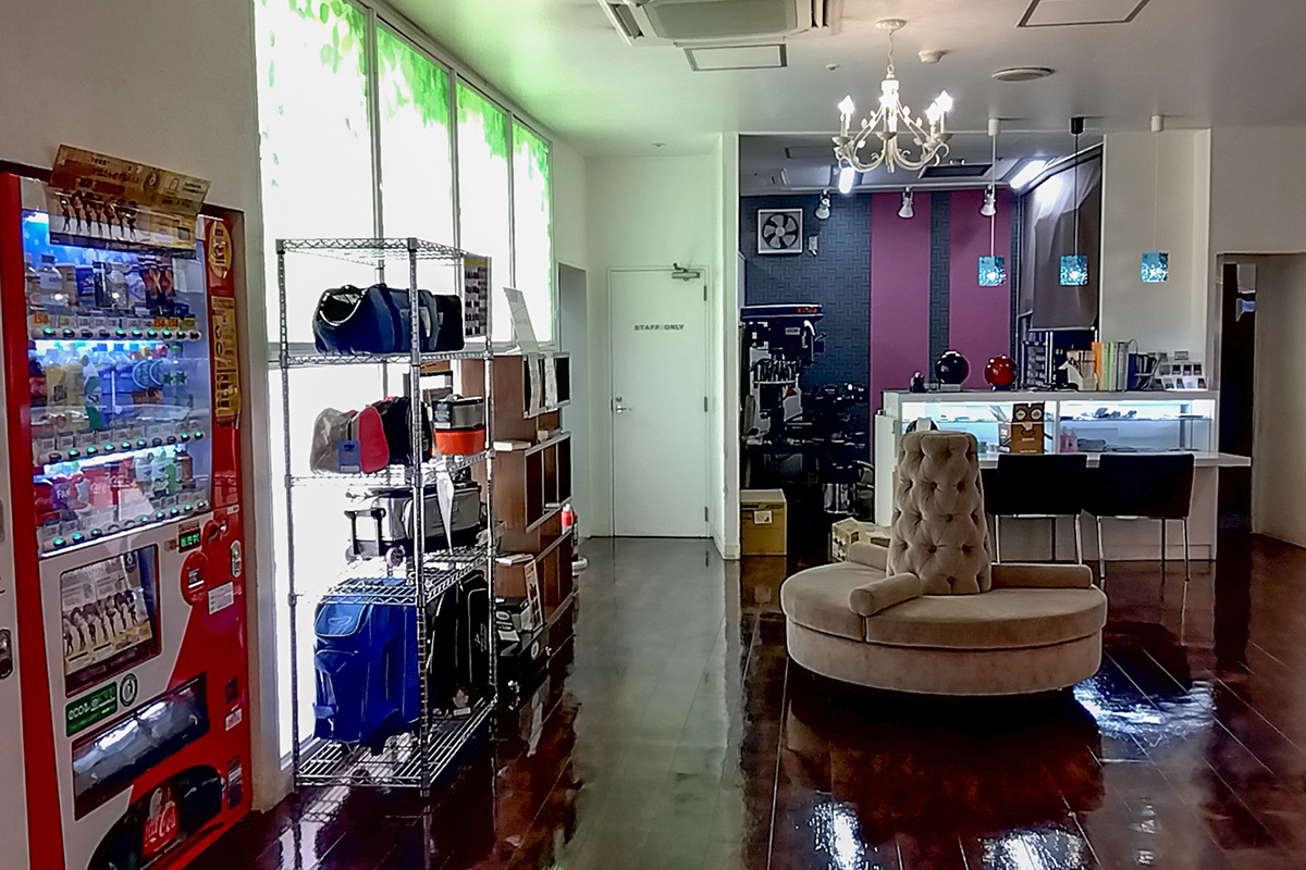 ボウリング場巡り　フタバボウル関大前店_a0003166_09360956.jpg