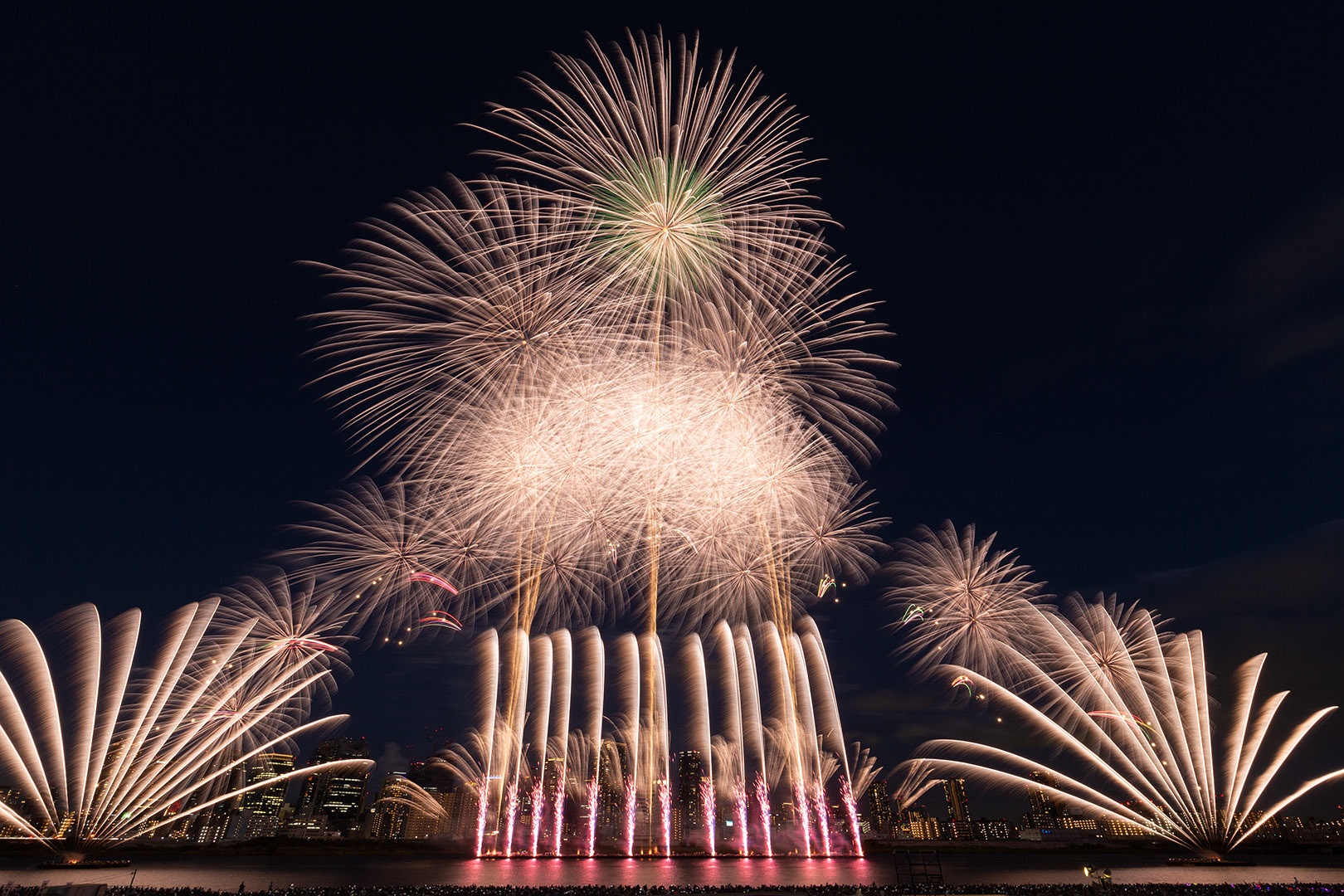 なにわ淀川花火大会 その１_a0003166_09445428.jpg