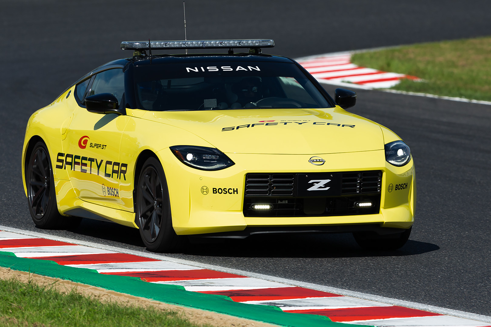 SUPER GT 第５戦 鈴鹿 セーフティーカー、展示車両など_a0003166_10022219.jpg