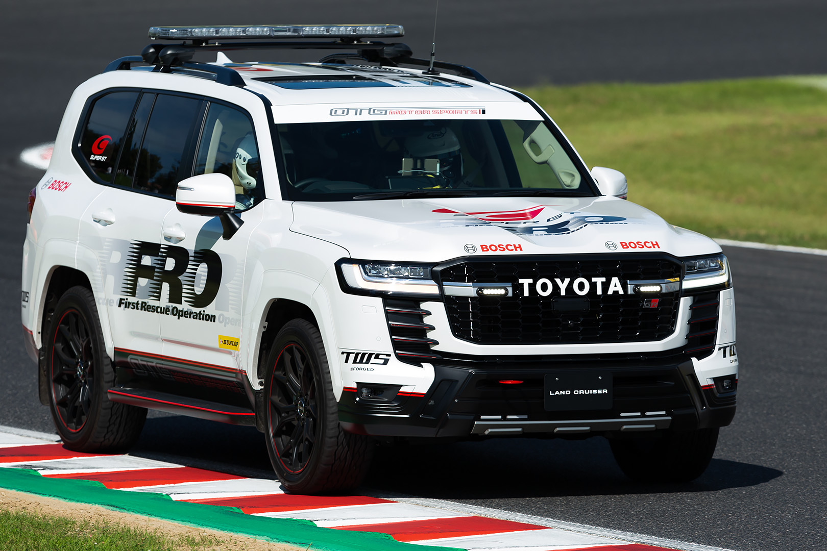 SUPER GT 第５戦 鈴鹿 セーフティーカー、展示車両など_a0003166_10023568.jpg