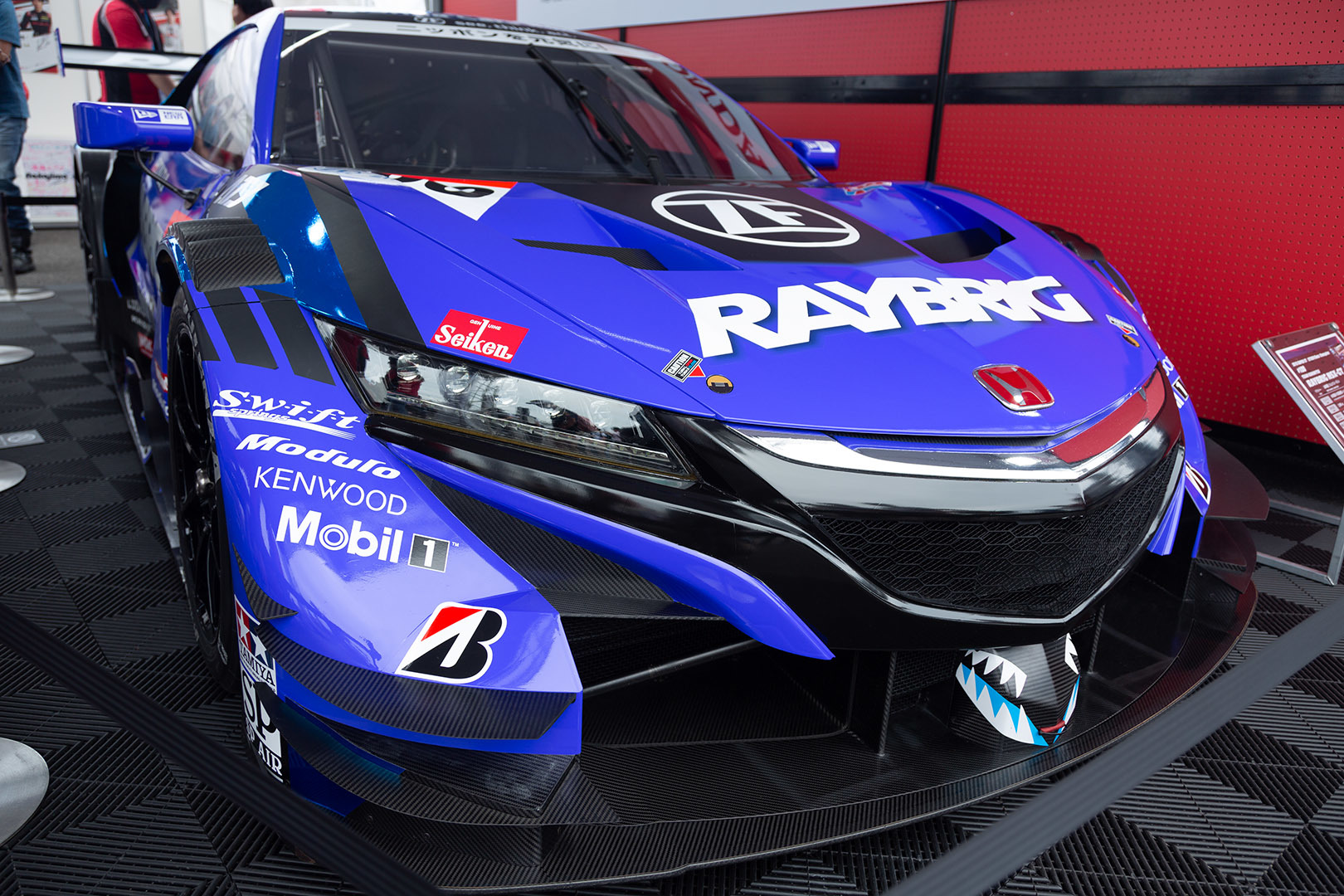 SUPER GT 第５戦 鈴鹿 セーフティーカー、展示車両など_a0003166_10023646.jpg