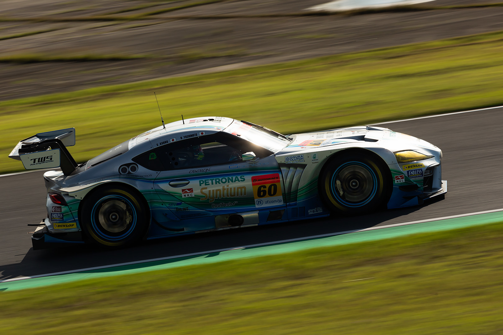 SUPER GT 第5戦 鈴鹿 GT300 その３_a0003166_10260444.jpg