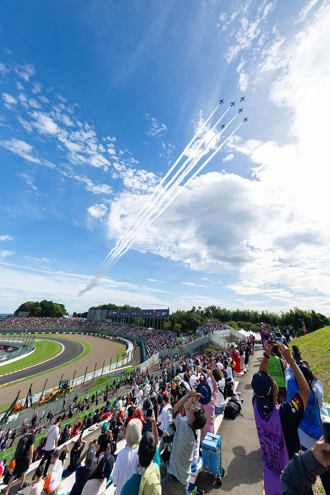 ブルーインパルス 鈴鹿サーキット （その１ 予行）_a0003166_10331099.jpg
