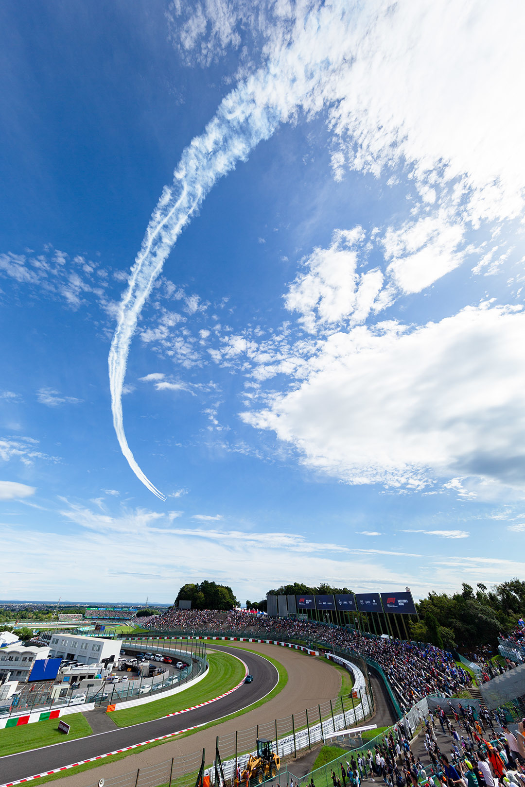 ブルーインパルス 鈴鹿サーキット （その１ 予行）_a0003166_10331428.jpg