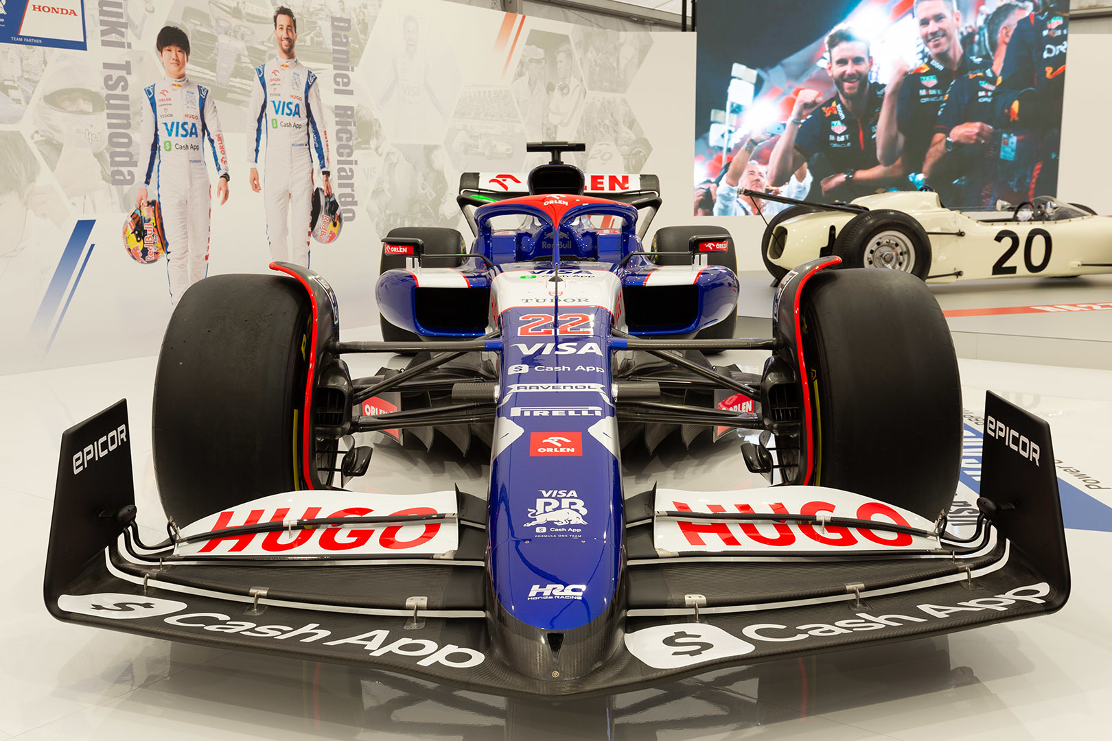 F1 RBの展示車など（鈴鹿サーキット）_a0003166_10474195.jpg