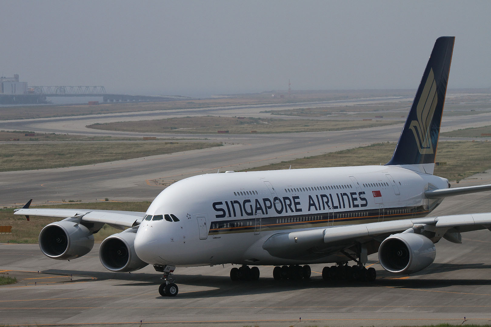 エアバスA380　（関空）_a0003166_10585373.jpg