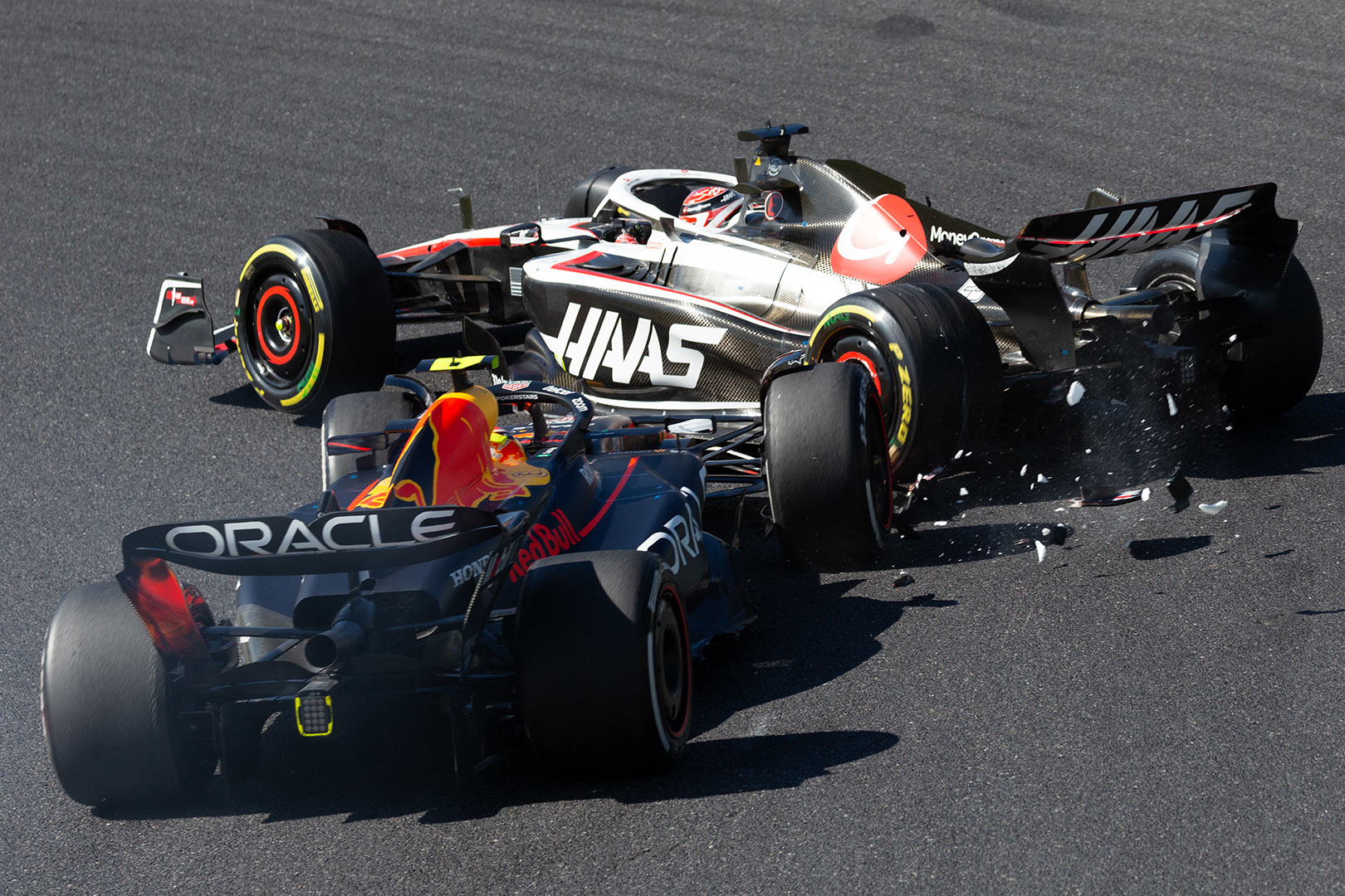 F1 鈴鹿 ぺレスとヒュルケンベルグの接触_a0003166_11045629.jpg