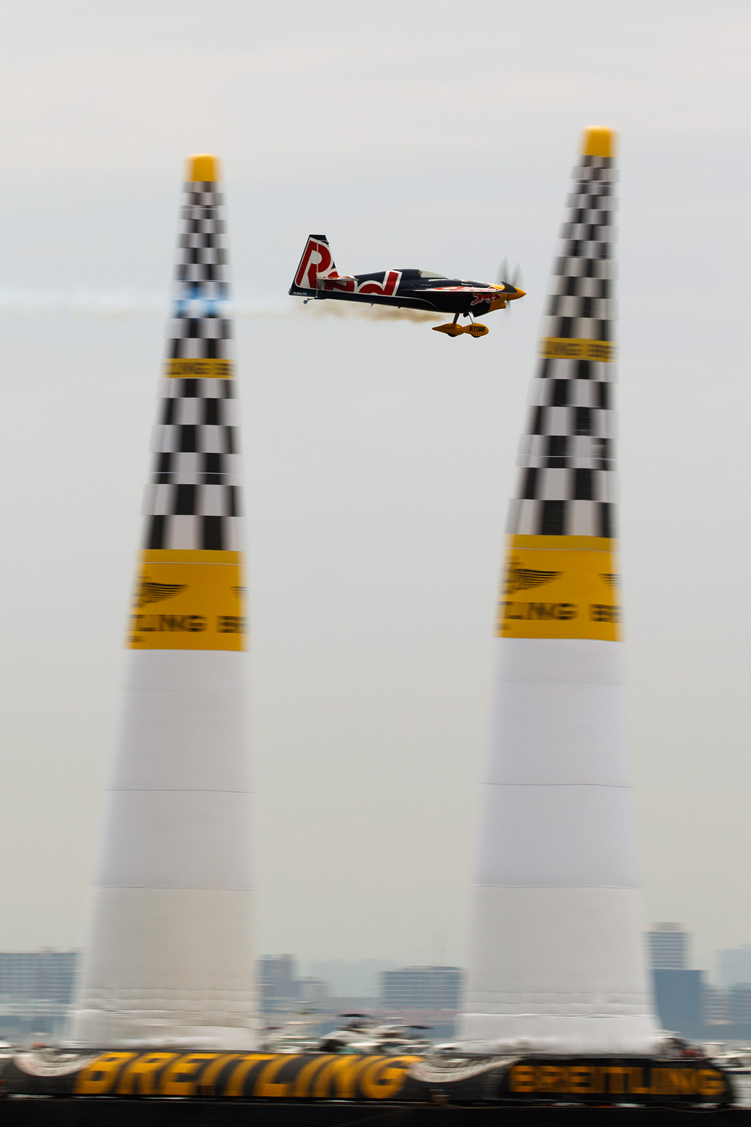レッドブル エアレース_a0003166_1110662.jpg