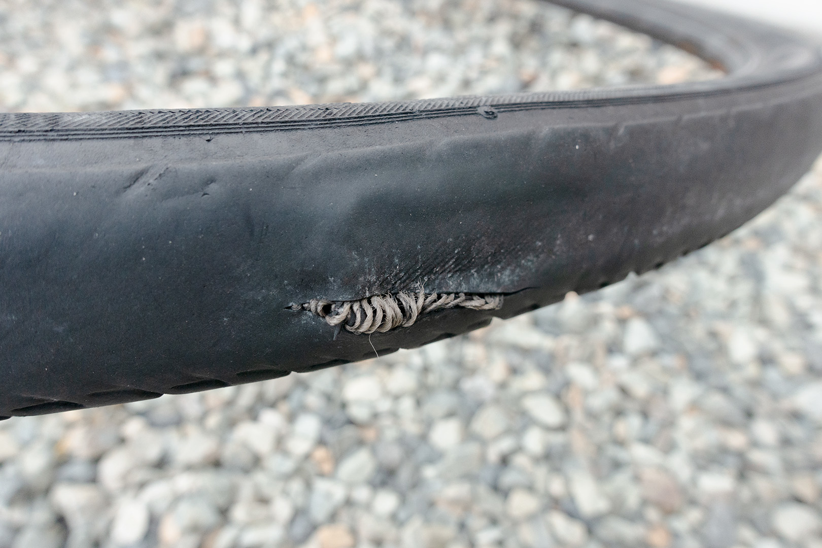 使いすぎた自転車のタイヤ_a0003166_11124080.jpg