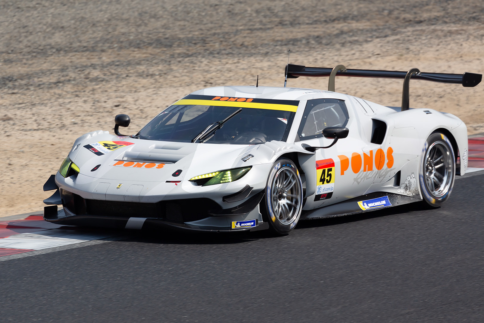 SUPER GT 岡山テスト 新車＆新デザイン その４ GT300 (初音ミクAMG、HELM、フェラーリ296、D’station Vantage)_a0003166_11223452.jpg