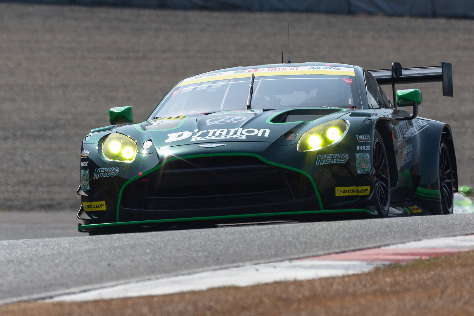 SUPER GT 岡山テスト 新車＆新デザイン その４ GT300 (初音ミクAMG、HELM、フェラーリ296、D’station Vantage)_a0003166_11224023.jpg