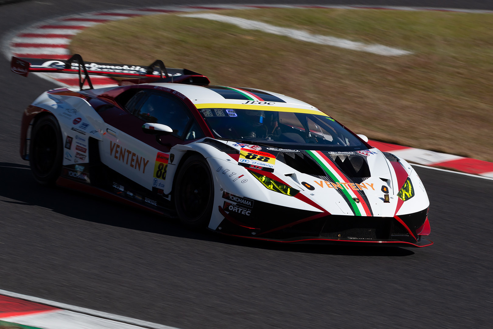 SUPER GT 鈴鹿 GT300 その１_a0003166_11422522.jpg