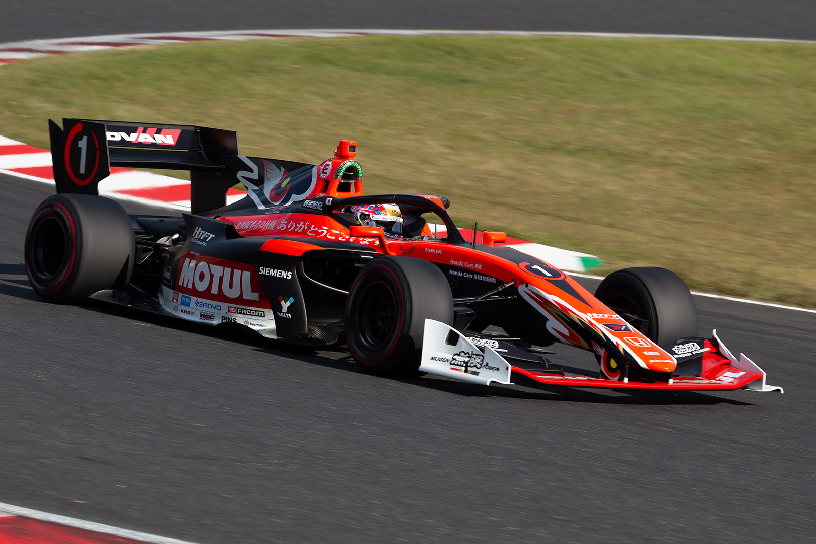 SUPER FORMULA 鈴鹿 その１ （第10戦優勝＆今シーズンチャンピオンの野尻）_a0003166_11422907.jpg