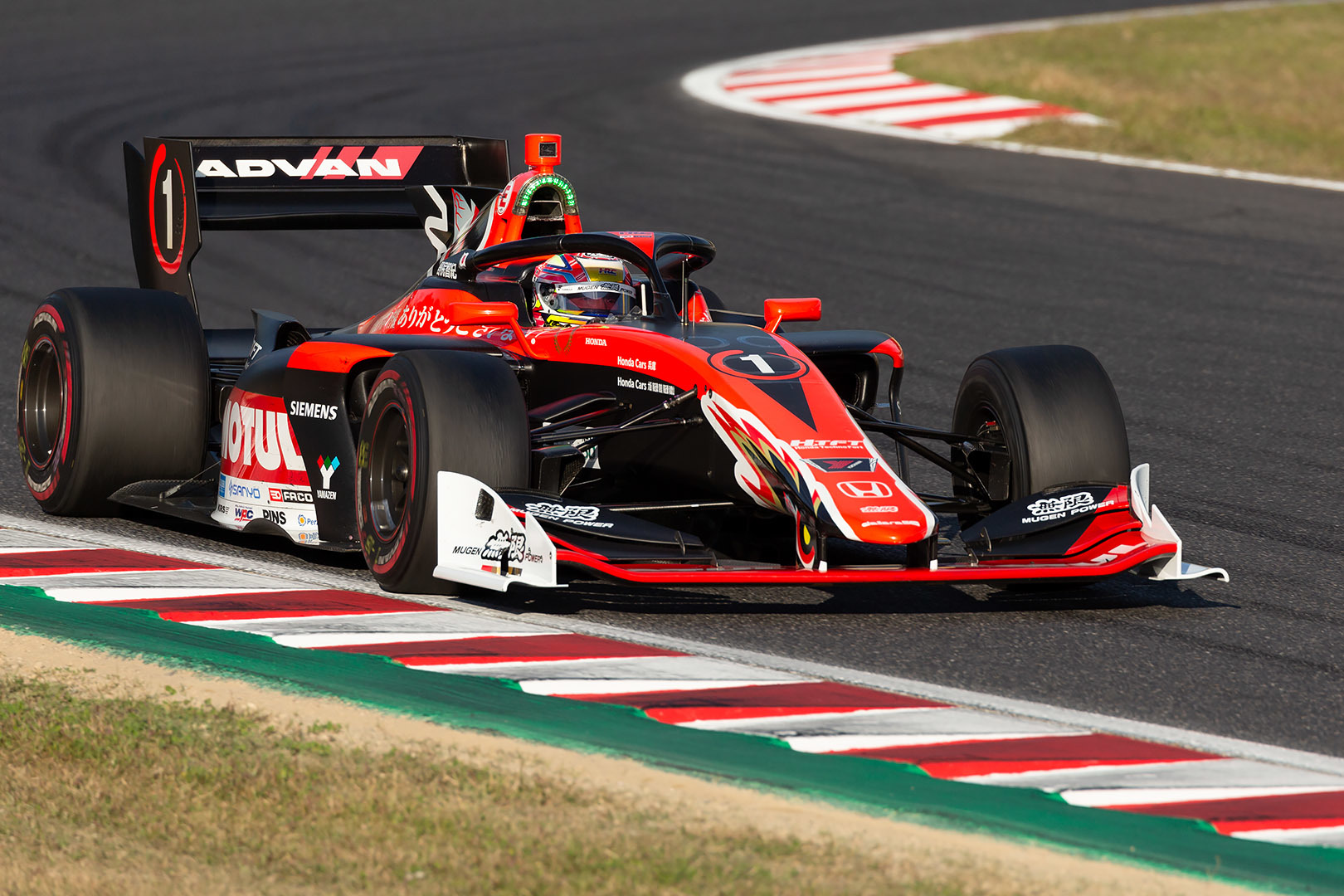 SUPER FORMULA 鈴鹿 その１ （第10戦優勝＆今シーズンチャンピオンの野尻）_a0003166_11423142.jpg